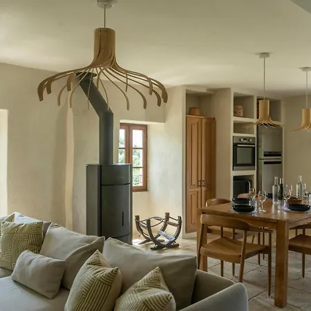 Beautiful Family With Pool Near