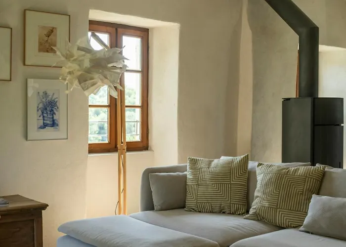 Сasa de vacaciones Beautiful Family With Pool Near