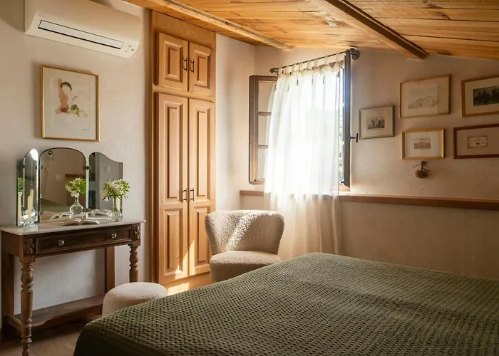 Beautiful Family With Pool Near Сasa de vacaciones *