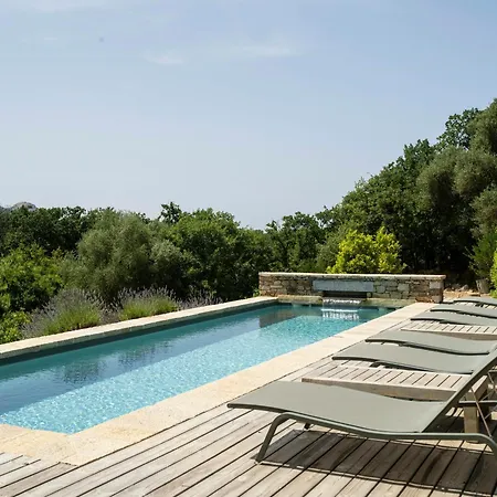 Beautiful Family With Pool Near Dom wakacyjny *
