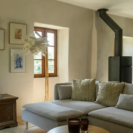 Dom wakacyjny Beautiful Family With Pool Near