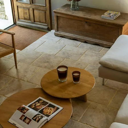 Beautiful Family With Pool Near Pigna