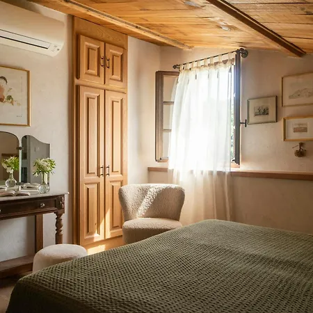 Beautiful Family With Pool Near Dom wakacyjny *