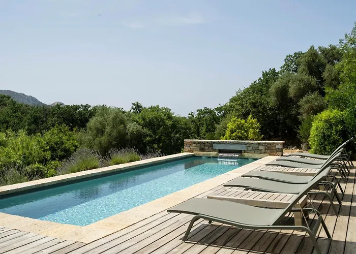 Beautiful Family With Pool Near Casa de Férias *