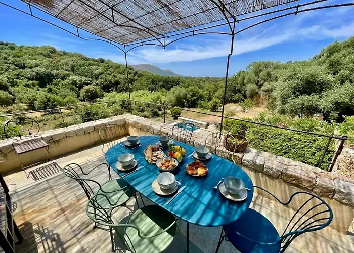 Beautiful Family With Pool Near Holiday home *