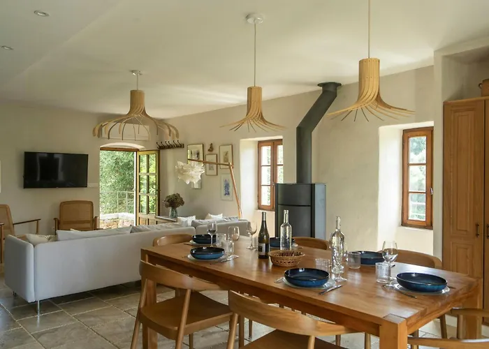 펜션 Beautiful Family With Pool Near