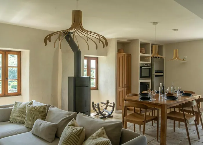 Beautiful Family With Pool Near