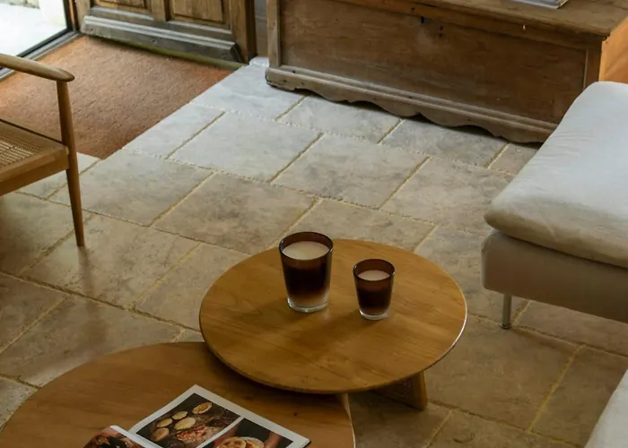 Beautiful Family With Pool Near Pigna